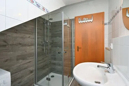 Badezimmer mit Dusche Ferienpark Freesenbruch Reihenhaus 5c - Hummer