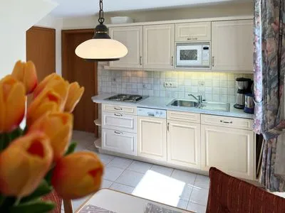 Küche in der Ferienwohnung Üüs Aran 4 in Süddorf auf Amrum Haus *Üüs Aran* Ferienwohnung *Üüs Aran 4*