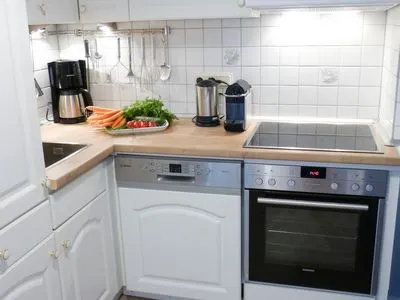 Küchenansicht in der Ferienwohnung Reetblick in Norddorf auf Amrum Haus Pesel Ferienwohnung *Reetblick*
