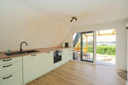 Küche / Küchenzeile Modernes Nurdachhaus in ruhiger Feriensiedlung direkt am Wittensee mit Seeblick