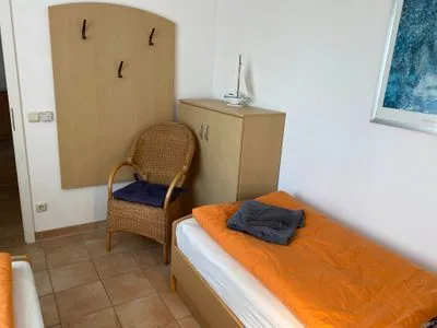 Schlafzimmer mit zwei Einzelbetten Residenz am Strand Wohnung 3-50