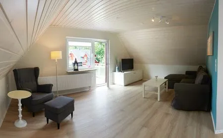 Wohnzimmer Ferienwohnung „Ankerplatz“ am Wittensee – ruhig, nordisch, familienfreundlich mit Spielscheune