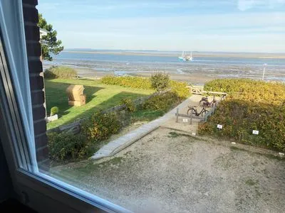 Parkplatz und Fahrradstellplatz der Ferienwohnung Tidenblick in Wittdün auf Amrum Ferienwohnung Tidenblick