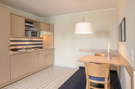 Ferienwohnung Meeresblau Zingst - Küchenzeile mit Essbereich  Meeresblau