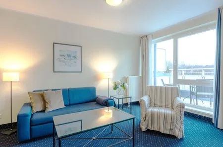 Ferienwohnung Deichkieker Aparthotel Zingst - Wohnzimmer mit Deichblick  Deichkieker