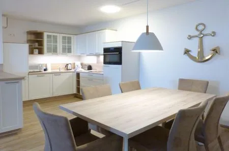 Ferienwohnung Herzog Barnim Aparthotel Zingst - Küchenbereich mit Esstisch  Herzog Barnim