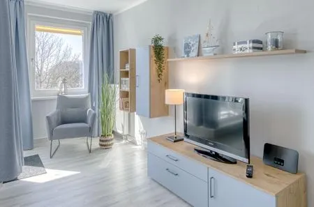 Ferienwohnung MeerZeit Zingst - Wohnraum mit TV  MeerZeit