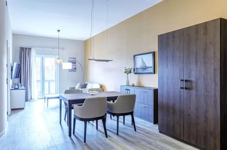 Ferienwohnung Magelan Suite Ostseebad Wustrow ZweiWasser Alte Seefahrtschule Essbereich  Magelan Suite