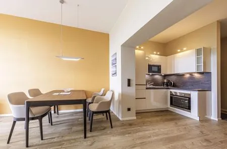 Ferienwohnung Ostseeglück Ostseebad Wustrow ZweiWasser Alte Seefahrtschule Küche mit Essbereich  Ostseeglück