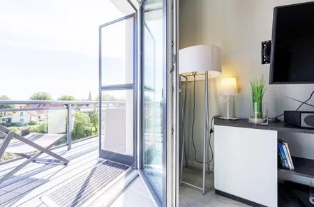 Ferienwohnung Boddenperle Ostseebad Wustrow - Wohnzimmer Balkonzugang  Boddenperle