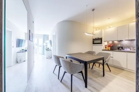 Ferienwohnung Boddenperle Ostseebad Wustrow ZweiWasser Alte Seefahrtschule Essbereich mit voll ausgestatteter Küche  Boddenperle