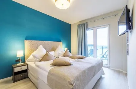 Ferienwohnung Strandgeflüster Ostseebad Wustrow ZweiWasser Alte Seefahrtschule Schlafzimmer mit Balkonzugang  Strandgeflüster