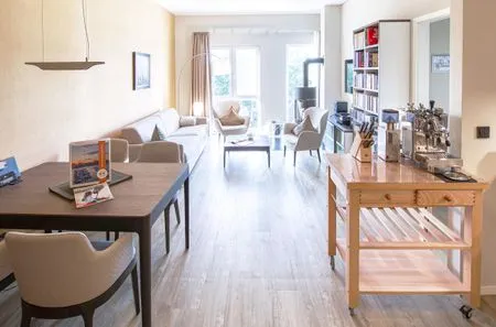 Ferienwohnung Kaptain´s Huus Ostseebad Wustrow ZweiWasser Alte Seefahrtschule Heller Wohnbereich  Kaptain's Huus