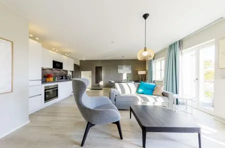 Ferienwohnung Sonnenaufgang Ostseebad Wustrow ZweiWasser Alte Seefahrtschule Küche und Wohnbereich  Sonnenaufgang