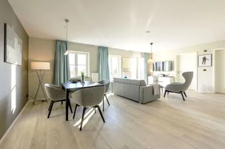 Ferienwohnung Sonnenaufgang Ostseebad Wustrow ZweiWasser Alte Seefahrtschule Großzügiges Wohnzimmer  Sonnenaufgang