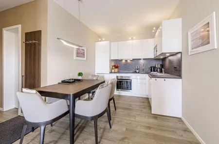 Ferienwohnung Sommerperle Ostseebad Wustrow ZweiWasser Alte Seefahrtschule Küche und Essbereich  Sommertraum