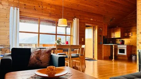 Panoramaaussicht vom Ferienhaus auf den Hardangerfjord und die Bergkulisse Fjordhytte-1