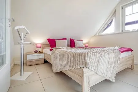 Schlafzimmer mit Doppelbett Kavelweg 9 Kavelweg 9 Whg 5