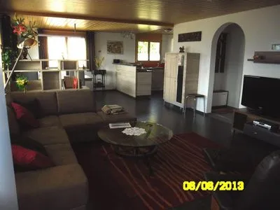 Geräumiges Wohnzimmer Apartment Aeschen Mirador