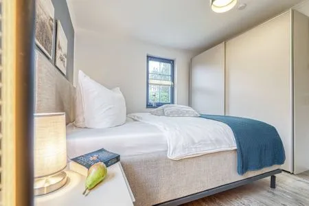 Schlafzimmer mit Doppelbett  Birkmaase 10 - Wohnung 1