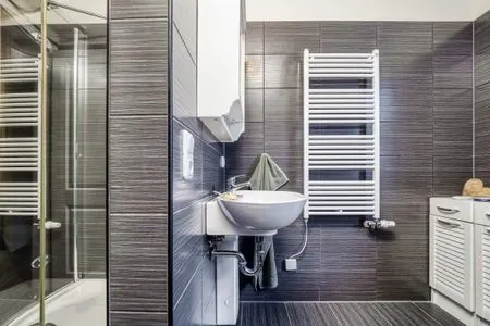 Badezimmer mit Dusche und Badewanne  Birkmaase 10 - Wohnung 1