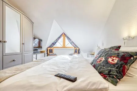 Schlafzimmer mit Doppelbett Ferienpark Freesenbruch Reihenhaus 7a - Otter