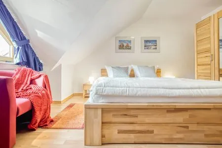 Schlafzimmer mit Doppelbett Ferienpark Freesenbruch Reihenhaus 6a - Möwe