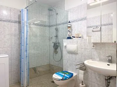 Badezimmer mit Dusche Achtern Diek Achtern Diek 12c - Wohnung 3