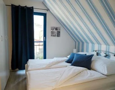 Schlafzimmer mit Doppelbett  Meeresrauschen 1