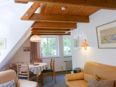 Esstisch in der Ferienwohnung Anne in Nebel auf Amrum Haus Troeltsch Ferienwohnung *Anne*