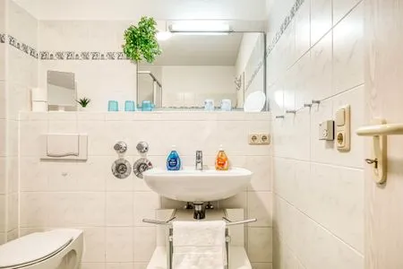 Badezimmer mit Dusche Parkresidenz am Hafen Wohnung HF 14