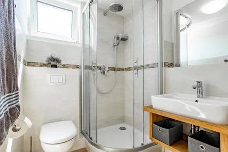 Badezimmer mit Dusche Residenz am Strand Wohnung 6-80