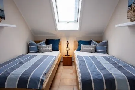 Schlafzimmer mit zwei Einzelbetten Residenz am Strand Wohnung 6-80