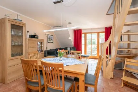 Esstisch Ferienpark Freesenbruch Wohnung 4.6 - Boddenblick