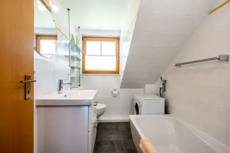 Badezimmer mit Badewanne Ferienpark Freesenbruch Reihenhaus 8a - Eisbär