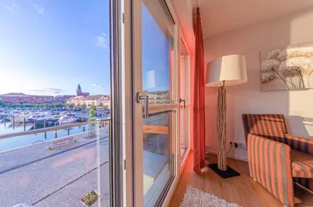 Ferienwohnung Müritzquartier No.13 Hafenresidenz Waren (Müritz) - Wohnzimmer mit Seeblick  Müritzquartier No.13