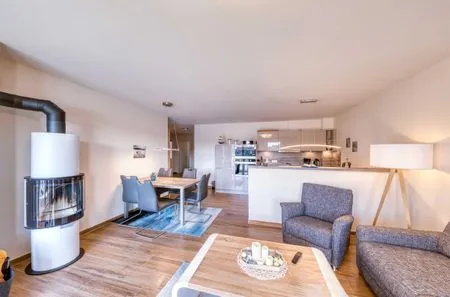 Ferienwohnung Müritz Charme Hafenresidenz Waren (Müritz) - Wohnzimmer mit Kamin  Müritz Charme