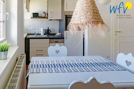 Küche / Küchenzeile Ferienhaus am Gutspark Dranske Ferienwohnung Sonnenrose