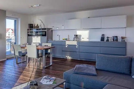Ferienwohnung Quartier Lounge Hafenresidenz Waren (Müritz) - Küche mit Essbereich  Quartier Lounge