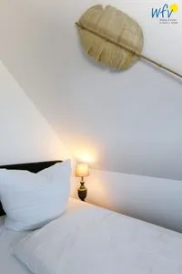 Schlafzimmer Ferienhaus am Gutspark Dranske Ferienwohnung Sonnendistel