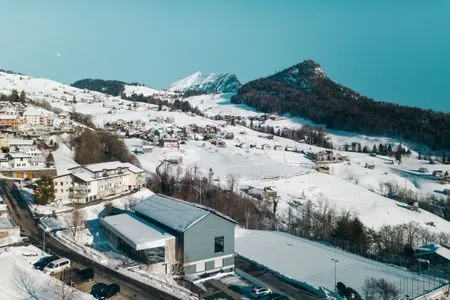 Bird's eye view Gruppenunterkunft Mürtschenblick