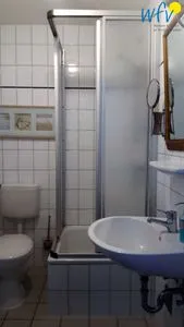 Badezimmer Villa Sanssouci Ferienwohnung Heckenrose