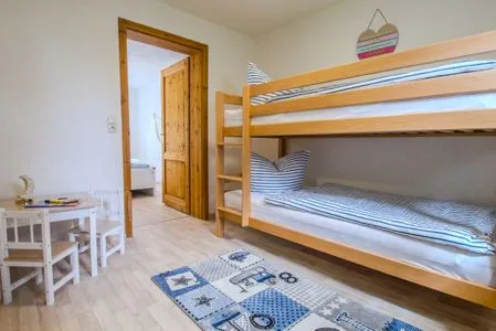 Kinderzimmer mit Etagenbett  Ferienwohnung im Landmannsheim
