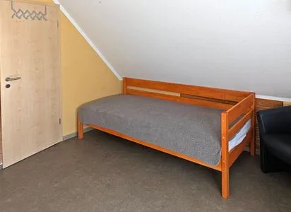 Schlafzimmer mit Doppelbett und Einzelbett  Glebbe 17 - Wohnung Südblick