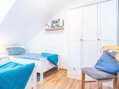 Schlafzimmer mit zwei Einzelbetten Ferienpark Freesenbruch Reihenhaus 5b - Seehund