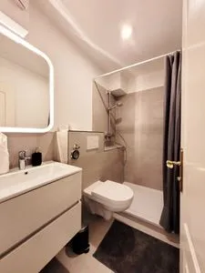 Ansicht Badezimmer Stilvolle Ferienwohnung im Untergeschoss für Ostsee-Kurztrip