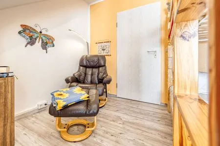 Sessel im Schlafzimmer Parkresidenz am Hafen Wohnung HF 34