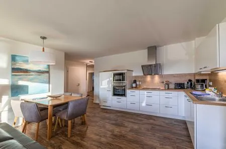 Ferienwohnung Hafenflair Hafenresidenz Waren (Müritz) - Küche mit Essbereich  Hafenflair