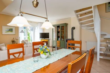 Esstisch mit Bestuhlung  Hoppenberg 24 - Haus Sommerfeld