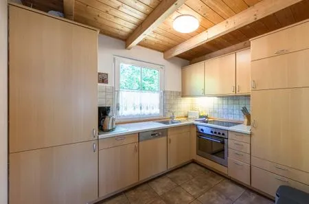 Ferienhaus Himmelblau in Jabel Blick in die Küche  Himmelblau